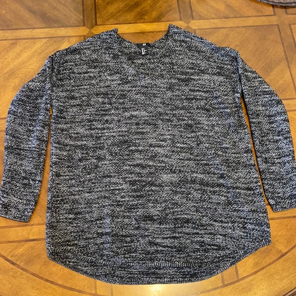 # H&M sweater . - Picture 4 of 10